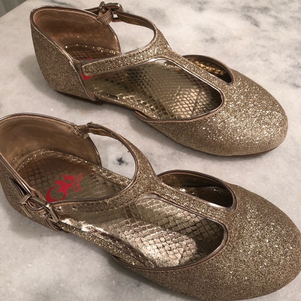 Gold Glitter Girls dress shoes  👠